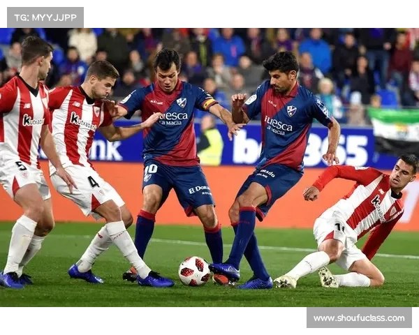 西甲联赛空中争顶之战 球员空中对抗技巧与战术分析